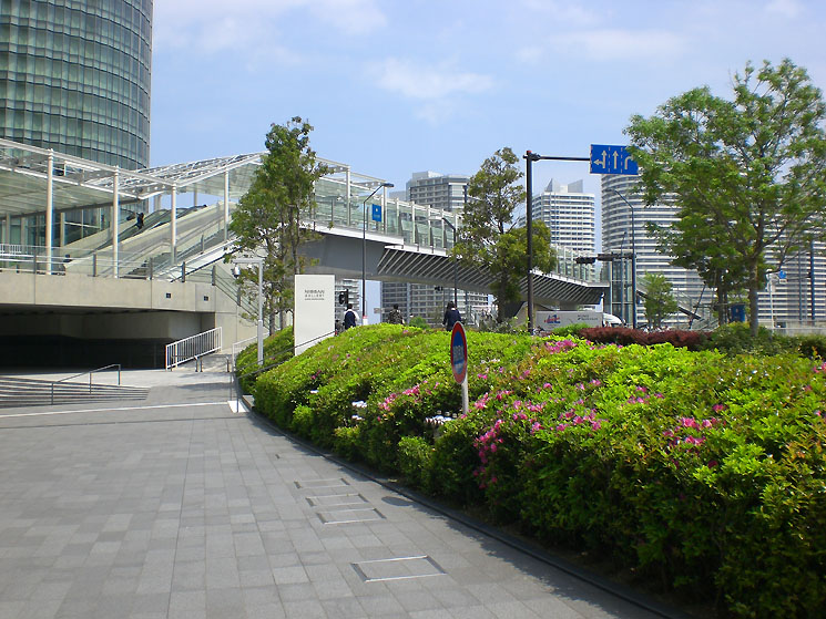 日産自動車(株)本社屋 植栽